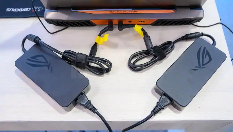 Asus ROG G703 First Impressions Battery Adapters