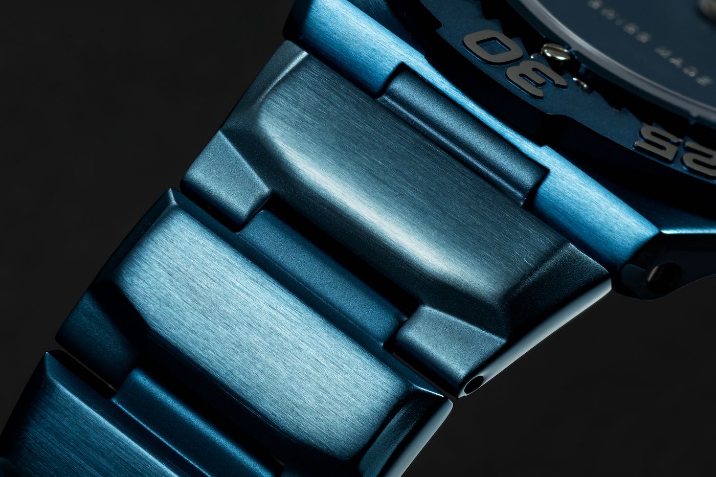 The New NOVE Trident Dive Watch Measures Just 6.8mm Watch Releases 