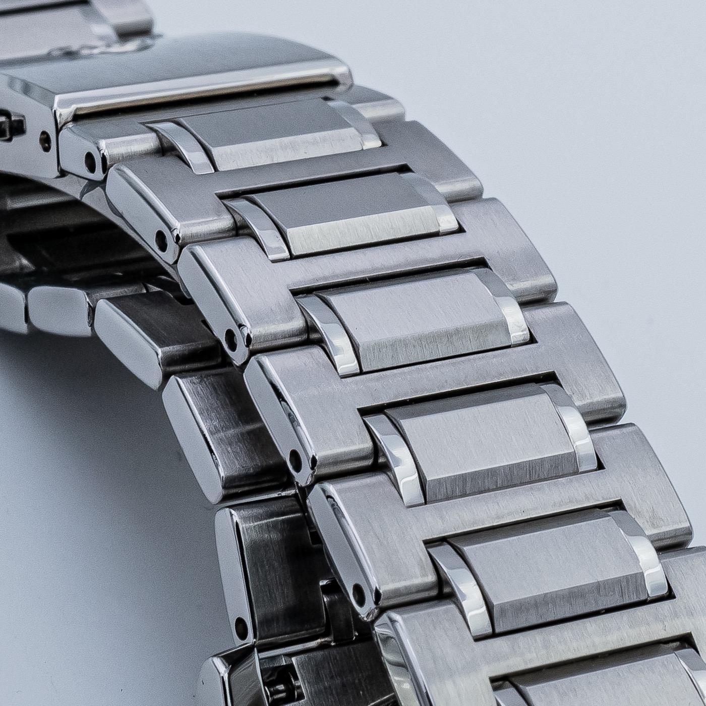 Hands-On: Seiko Credor GCLP995 'Big Date' Manual-Wind Spring-Drive Watch Hands-On Hands-On: Seiko Credor GCLP995 'Big Date' Manual-Wind Spring-Drive Watch Hands-On